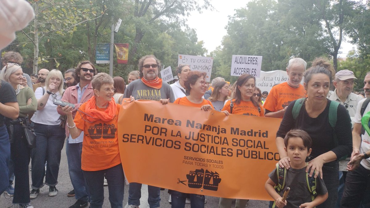 La marea naranja Madrid salió a manifestarse por el acceso a la #vivienda, un derecho constitucional