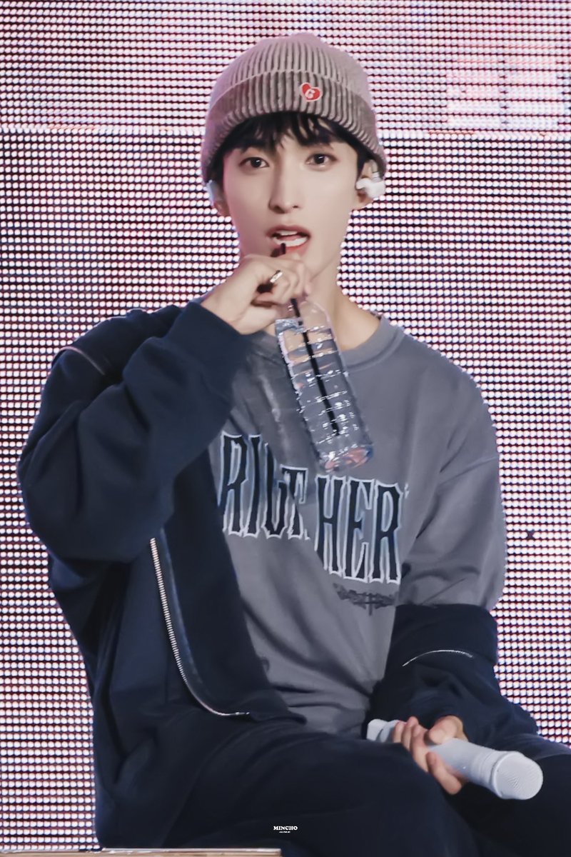 MinCho_O218's tweet photo. 241012 RIGHT HERE HD

#SEVENTEEN #세븐틴
#도겸 #DK #ドギョム
#DOKYEOM #이석민 https://t.co/fpYNtunlrV