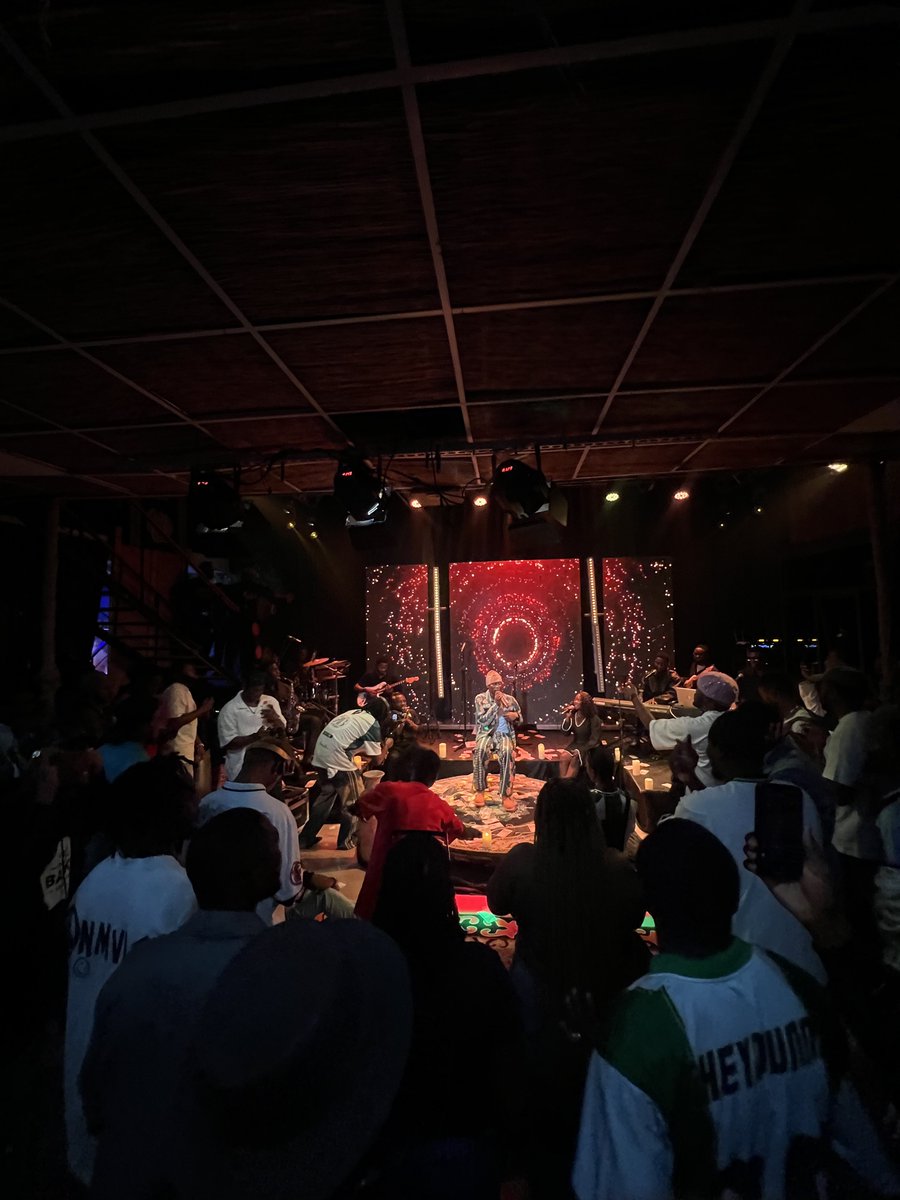 nbhoaf's tweet photo. 🟠🔵 One Harmony Live with @firstklaz_ and friends was quite the show 🔥🔥

Cc @Ely_tron https://t.co/Ua42qJsygY