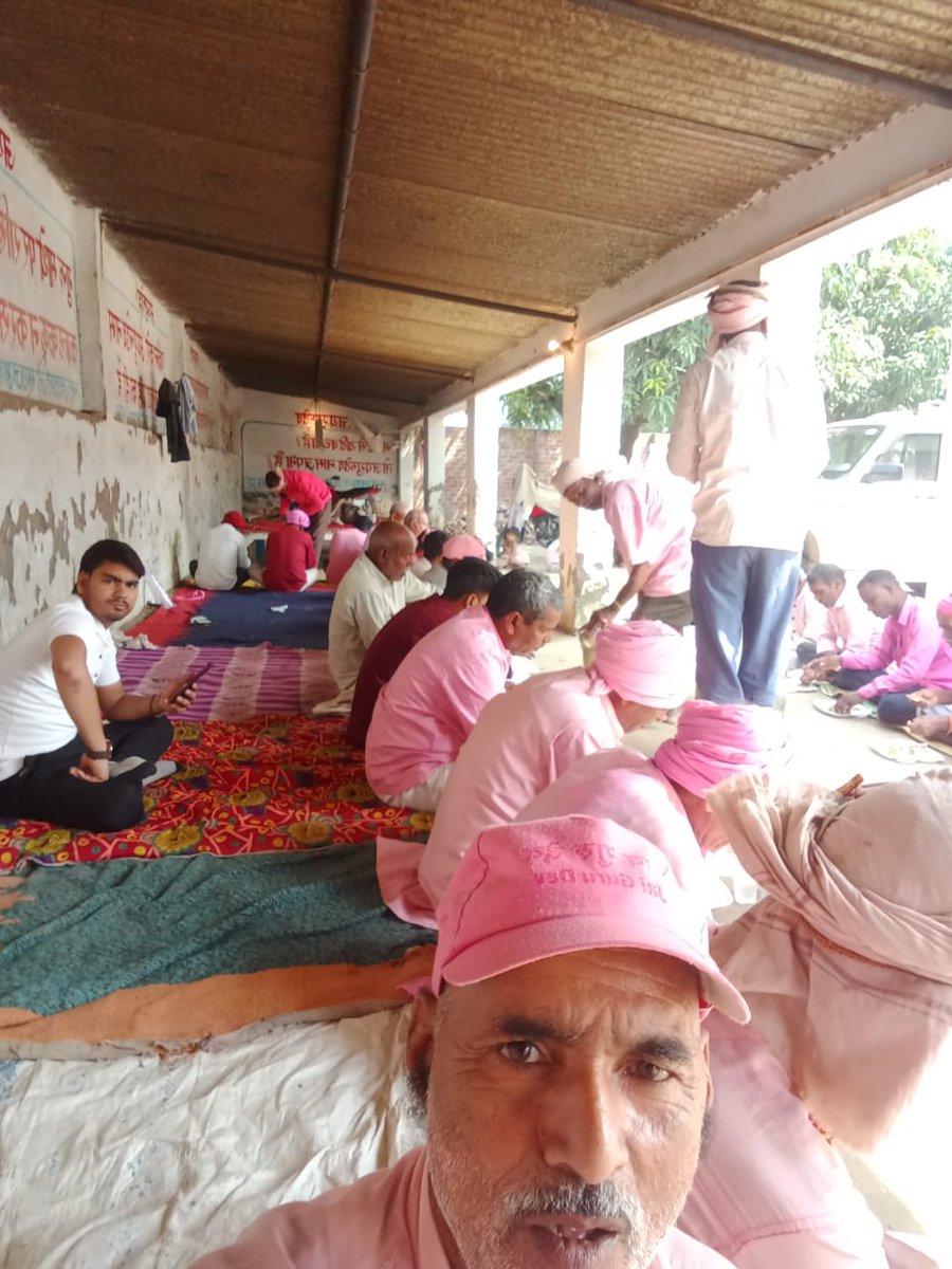 जय गुरु देव 
देश वालों नया एक संदेशा सुनो, इस धरा पर ही सतयुग उतर आएगा, है नहीं वक्त ज्यादा कुछ ही वर्षों में देश दुनिया का नक्शा बदल जाएगा।
Jai Gurudev
हम जयगुरुदेव के बच्चे हैं
#सतयुग_लाकर_दम_लेंगे
