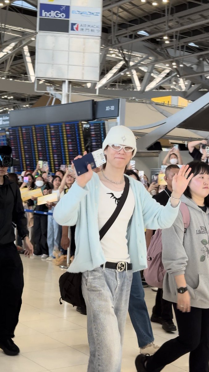 Padsp1's tweet photo. บะบายเจ้ายูคยอม #YUGYEOM #2024TRUSTY_IN_BANGKOK https://t.co/MQlss61uVy