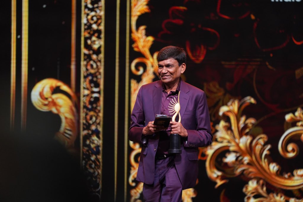 taran adarsh tweet media