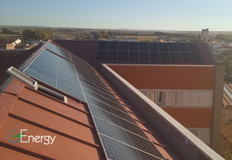 genergysp's tweet photo. Os presentamos nuestro último proyecto de Instalación fotovoltaica de red de autoconsumo colectivo con excedentes a través de red de 12 kW.
¿Quieres incorporar una instalación fotovoltaica a tu vivienda o empresa?
¡Contáctanos!
📞910.010.040 💻 https://t.co/cwbWtn0afD
#Genergy https://t.co/Kk6iK0IB9K