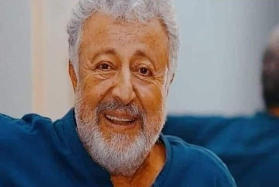 Metin Akpınar:
"Ben tüp ve gaz kuyruğunda beklemeye 37 ekran TV ile karıncalı yayın izlemeye razıyım.Bana eski Türkiye'mi geri verin..."