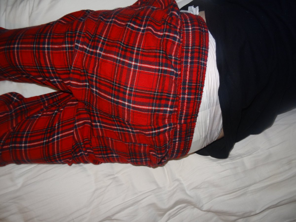 inconliving's tweet photo. Whats hiding under my PJ'S? yes its a nappy, dont be embarresed about needing to wear. Better to wear protection than have soaked clothes #incontinence #incontinent #bedwetting #disability #tena #bladdercontrol #bladderweakness https://t.co/A3c3GrdhkR