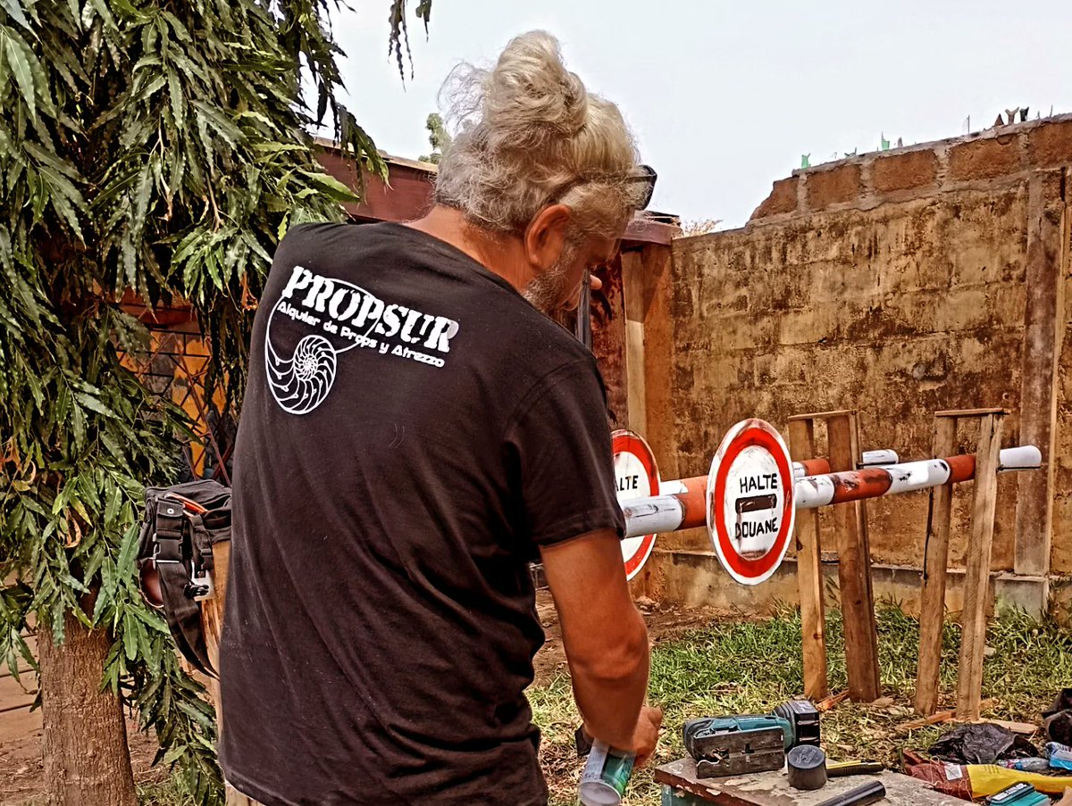 Bart_Rebollo's tweet photo. Primera quincena de rodaje en Lomé (Togo) ... Comenzamos tercera semana
(La primera foto es mi equipo de arte)
#artdirector #direcciondearte #teprotegeranmisalas
#makingmovies #films #lomé #togo #africa #equipodearte #makingfilms https://t.co/cdtbMEkB3f