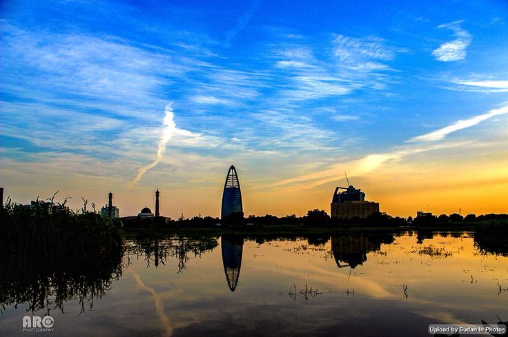 OrdinaryRather's tweet photo. حبيبَتي الخرطوم: كل الأيام دونَكِ باهِتَة، ولا نُزهَة للعينِ سوى في رُباك، يا عاصمة قلبي المُثلّثة، مدينة روحي الزرقاء، مُذ بارَحتُ شوارعك وأنا تائه، ومُذ فقدتُ بوصلة اتجاهاتك وأنا أضيع. https://t.co/55Jz3Tw3QT