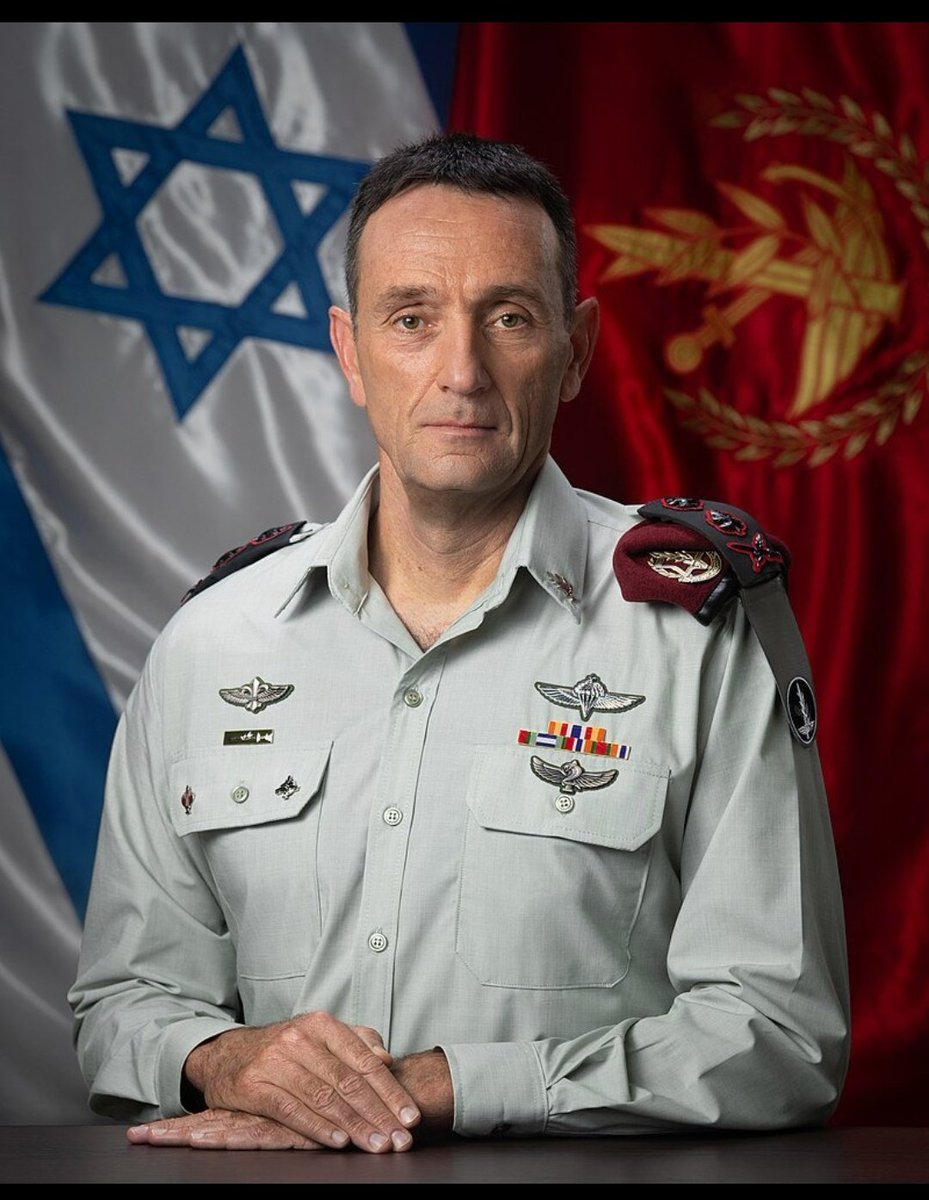 Taarifa za hivi karibuni zinasema kuwa shambulio la drone la Hezbollah limepiga kituo cha kijeshi huko Israel, likisababisha vifo vya askari wanne na majeruhi wengi. Huku kukiwa na uvumi kuhusu mkuu wa majeshi, Herzi Halevi amefariki kutokana na shambulizi hilo #Hezbollah #Israel