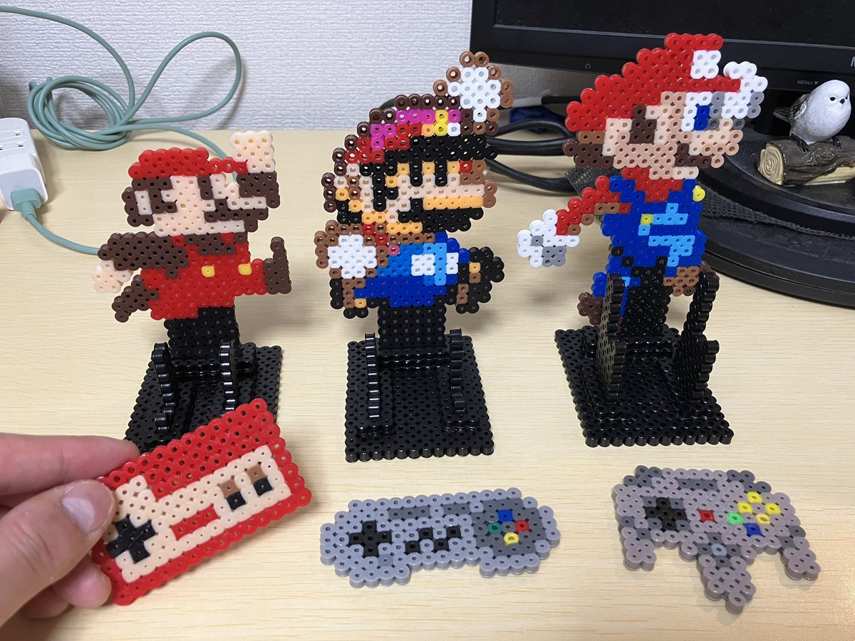 tomohide145's tweet image. 今のマリオも最高ですが
ファミコンから64あたりの
進化がとても好きです✨
ちなみにコントローラーは取り外し
出来ちゃいます✨
64マリオ、難しかったー(&gt;_&lt;)
#アイロンビーズ
#マリオ
#ゲーム
#レトロゲーム
#任天堂
