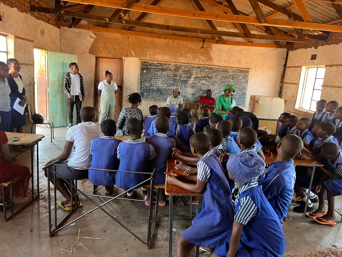 AdzinaTrust's tweet photo. Last week, we teamed up with Faith Foundation, KUK Alliance and the Seventh Day Adventist Church in Muzarabani to distribute menstrual hygiene products to 100 students at Temakungu Primary and Secondary Schools. Every girl deserves to attend school without barriers https://t.co/OZDjg1Go04