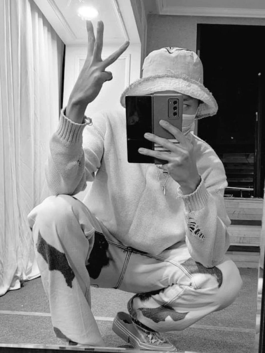 Your_my_hopeJ's tweet image. D-3 it&apos;s 72 hours 🥹🥹🥹
Can&apos;t believe it 😭😭😭

J-HOPE IS COMING
#3DaysToMeetOurHOPE
#WaitingForHOPE