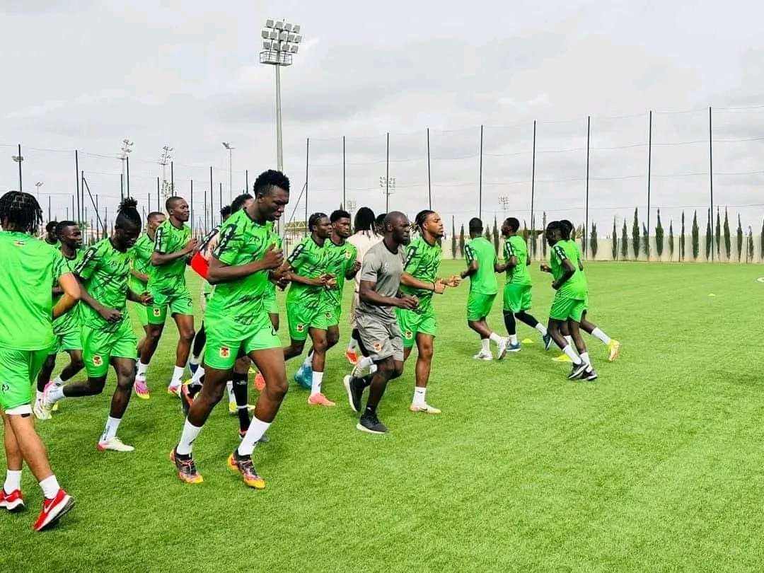 #RCA _Après la  défaite des #Fauves h face aux #Lions de l'Atlas, les joueurs reprennent l'entraînement pour préparer le match de mardi.