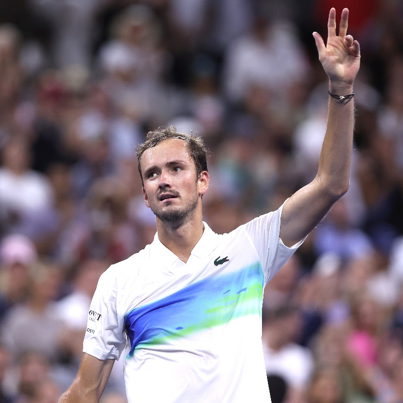 Tennis's tweet photo. 250 CAREER WEEKS IN THE TOP 10❗

2021 US Open champion @DaniilMedwed hits a big milestone this week—it's his *250th* career week in the Top 10 of the ATP rankings. 🎉👏

Medvedev has actually spent 228 of those 250 weeks—or 91%—inside the Top 5, including 16 career weeks at #1: