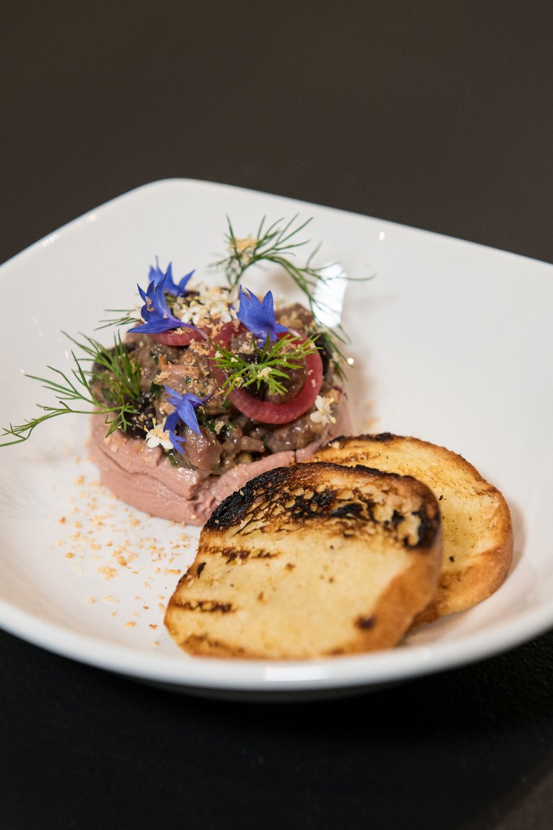 CapeWinemakersG's tweet photo. Like the best partnerships, food and wine are meant to be savored together. 🍷🍽️

At this year’s Nedbank Cape Winemakers Guild events, we were spoiled with the most delicious dishes to perfectly pair with our Guild Wines! https://t.co/PDH1LMEFrA
