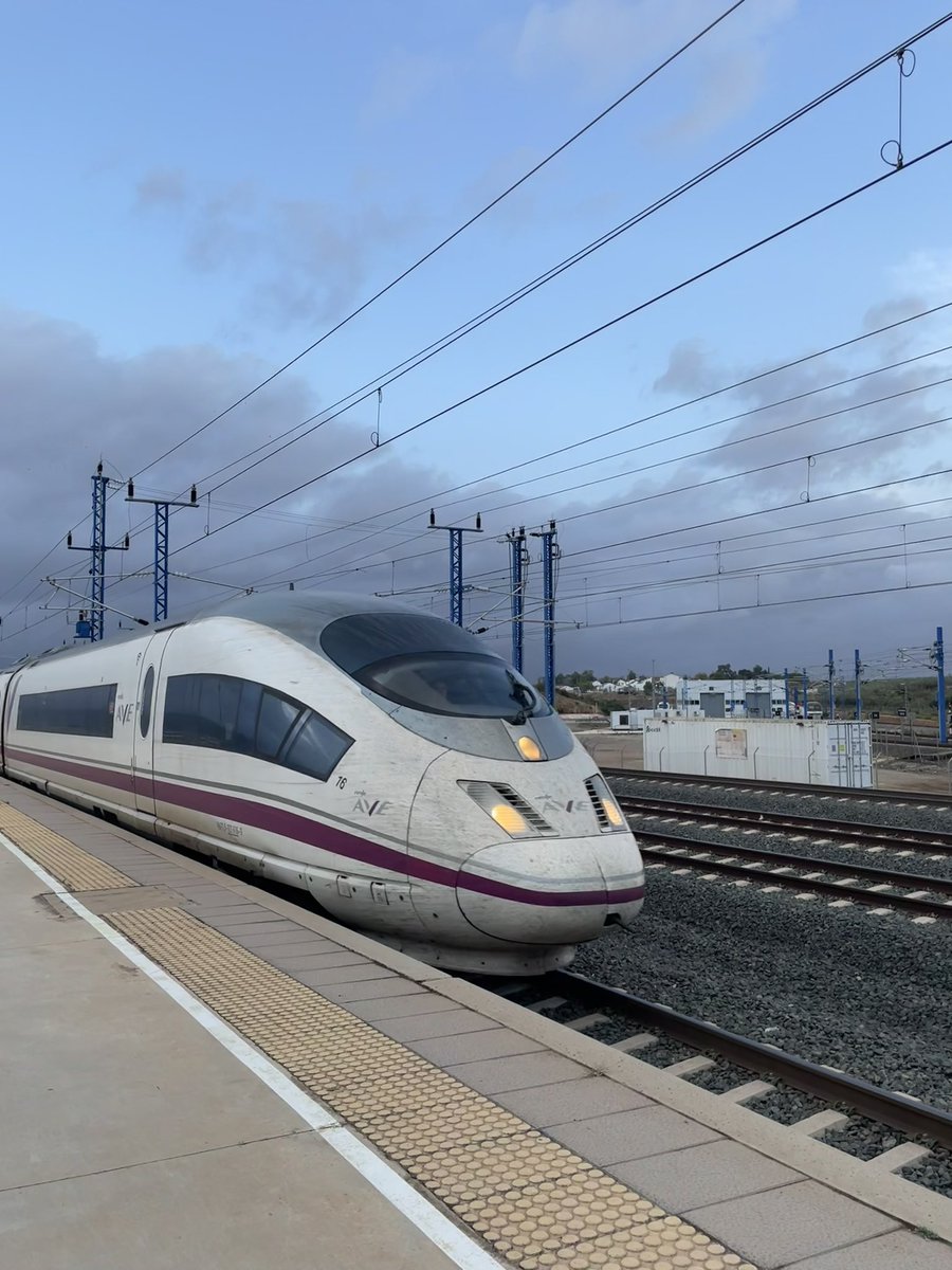 aanaamariiaa_'s tweet image. 1º tren de los 15 que me esperan😅 #interrail