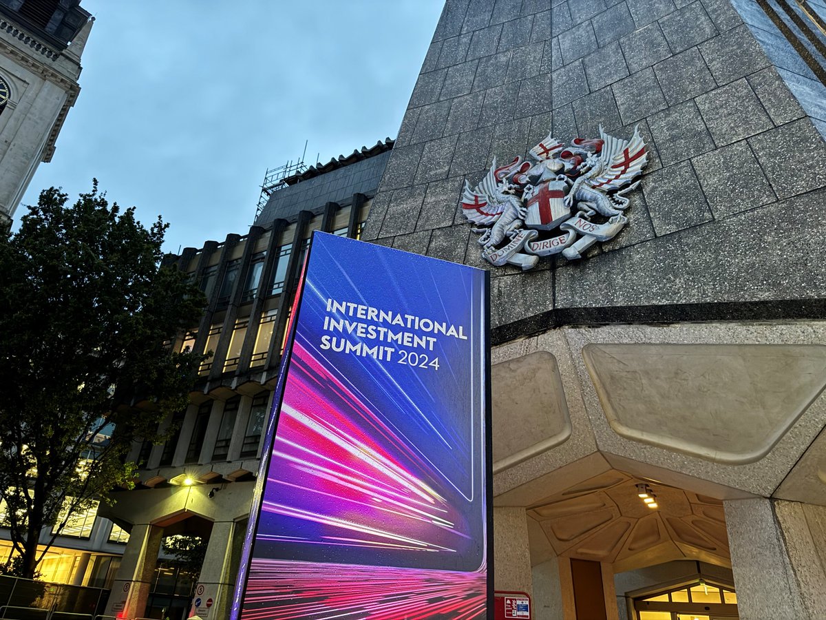 cityoflondon's tweet photo. We are delighted that Guildhall is today welcoming delegates to the Government’s International Investment Summit. Discussions are set to focus on what the UK needs to do to build on its position as a leading destination for international capital. #UKInvestment https://t.co/zJJ2tCoPWb