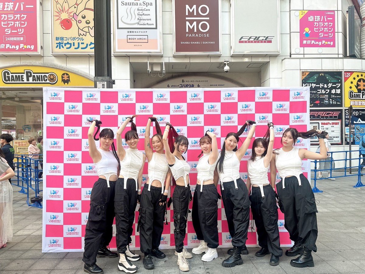 ApimaruGrande's tweet photo. 歌舞伎町タワーにて舞ってきました！
2チームで出演させてもらったけど大変なりに楽しかったなあ😭💗
暑い中応援に来てくれた、たくさんの方々にも本当に感謝ですううう😭💗
最高の1日をありがとう😭💗 https://t.co/qPlFBFvlxE