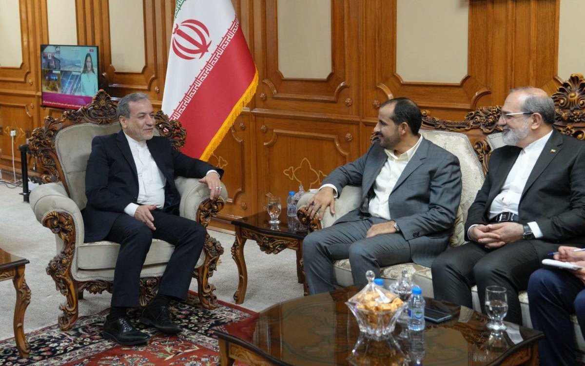 warfireupdate's tweet photo. Iranian FM meets with senior Houthi officials amid ongoing Middle East conflict

Abbas Araghchi met Houthi official Mohammed Abdelsalam in Oman on Monday in the latest round of diplomatic talks following Israel’s pledge to retaliate to Tehran’s missile strike earlier this month. https://t.co/m1LBq2Mr3i