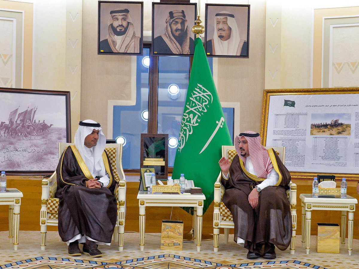 EmarahAlQassim's tweet photo. أشاد سموه بالدور الذي تقوم به الوزارة في تنفيذ المشاريع التي ترفع من جودة الحياة، بدعم القيادة الرشيدة -أيدها الله- التي تولي اهتمامًا بالغًا بالتنمية المستدامة لجميع مناطق المملكة وتعزيز برامج جودة الحياة تحقيقا لـ #رؤية_السعودية2030..

سمو #أمير_منطقة_القصيم يستقبل معالي وزير البلديات والإسكان الأستاذ ماجد الحقيل.