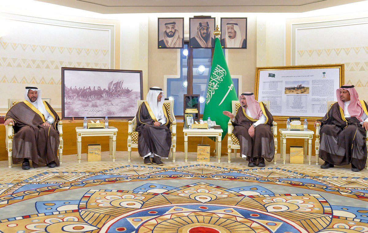 EmarahAlQassim's tweet photo. أشاد سموه بالدور الذي تقوم به الوزارة في تنفيذ المشاريع التي ترفع من جودة الحياة، بدعم القيادة الرشيدة -أيدها الله- التي تولي اهتمامًا بالغًا بالتنمية المستدامة لجميع مناطق المملكة وتعزيز برامج جودة الحياة تحقيقا لـ #رؤية_السعودية2030..

سمو #أمير_منطقة_القصيم يستقبل معالي وزير البلديات والإسكان الأستاذ ماجد الحقيل.