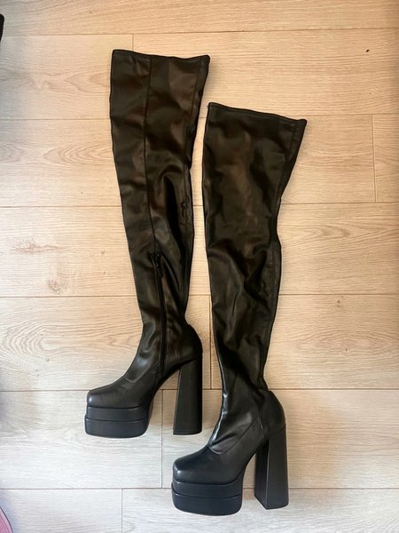 I just received Leather Thigh High Boots Size 5 from Anonymous via Throne. Thank you! throne.com/infamoustylera… #Wishlist #Throne