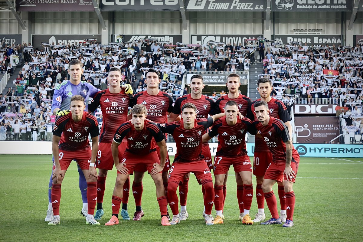 juanmaironman's tweet photo. 🚨🚨El rigor defensivo desde los 10 tíos que defienden al último bastión el portero reflejado en el @CDMirandes:
🟢Después del @elchecf (8,2) es el equipo de 2ª con menos goles esperados (8,3)
🟢Entre 1ª y 2ª es el que mayor diferencia tiene entre goles recibidos y goles esperados (-5,3)
🟢137 toques del rival en su área: Entre 1ª y 2ª solo son mejores el Elche (116) y el Getafe (125)
🟢3 goles en contra tras 9 encuentros: No tengo registros de 2ª pero en 1ª habría que remontarse a la 95-96 con el Atleti (2 tantos) para mejorarlo.
🟢En 2ª división, es el único que está por debajo de los 3 tiros a puerta en contra por partido (2,67)
🟢De los lanzamientos que recibe, a puerta o no, solo el 3% son gol. Los que más se le acercan, le duplican (6%): Levante, Racing de Santander, Depor y Huesca.
🟢66,7% de porterías a 0, solo lo superan en las 5 grandes ligas: Juventus (85%), Leipzig (83%) y Liverpool (71%)
@El__Kanalla__ 
#LaLigaHypermotion 
#Mirandés 
#BurgosMirandés