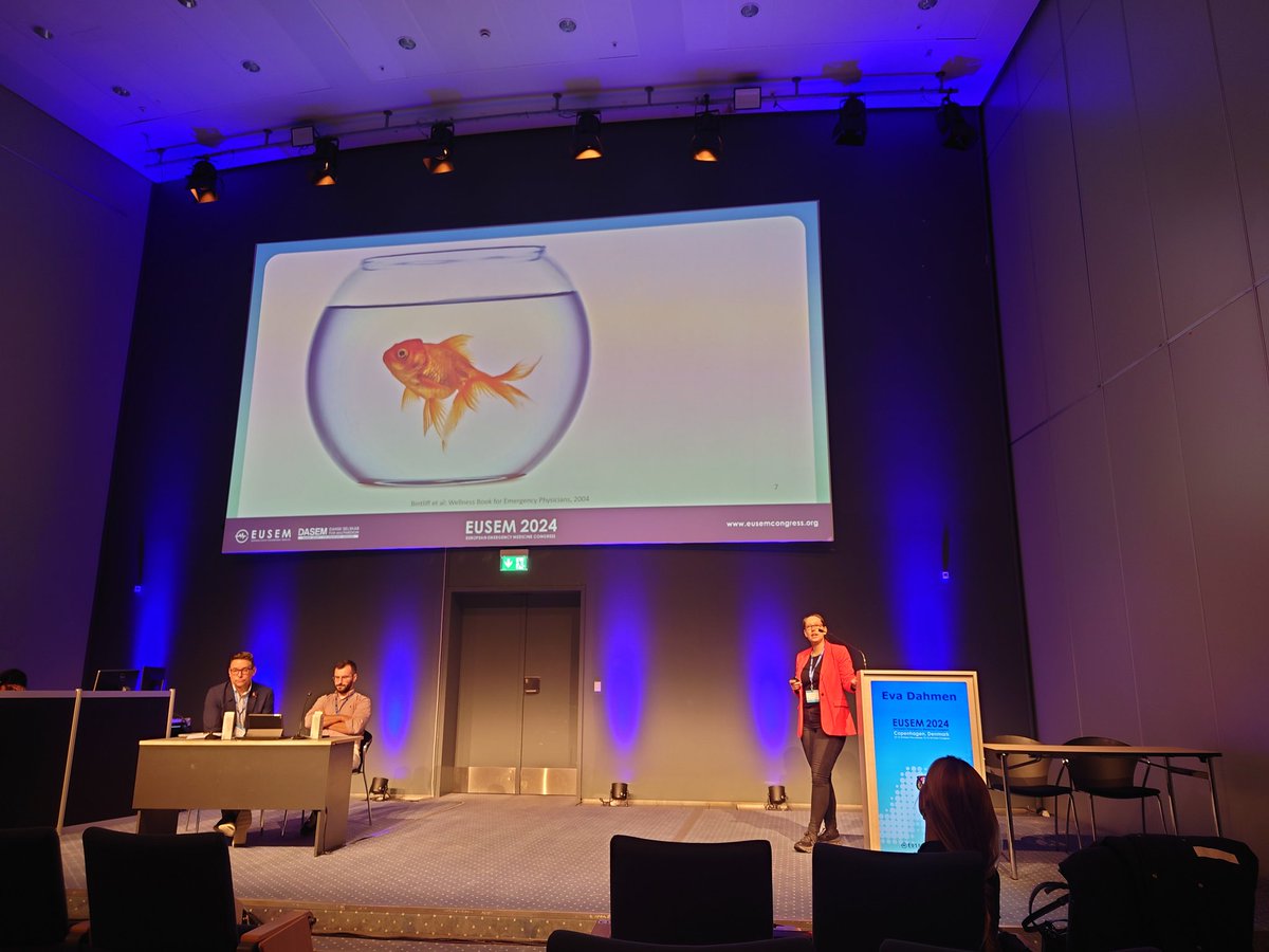 pushdose_pauli's tweet photo. #EUSEM2024 Day 1: 
Amazing talk about "Staying mentally sane in a f*cked up system", Pearls and pitfalls working in the ED(LAMAS and pain out of proportion) by @davidcarr333 and many more brilliant talks. More than hyped for the days coming 🤩 https://t.co/5bch4fScz5