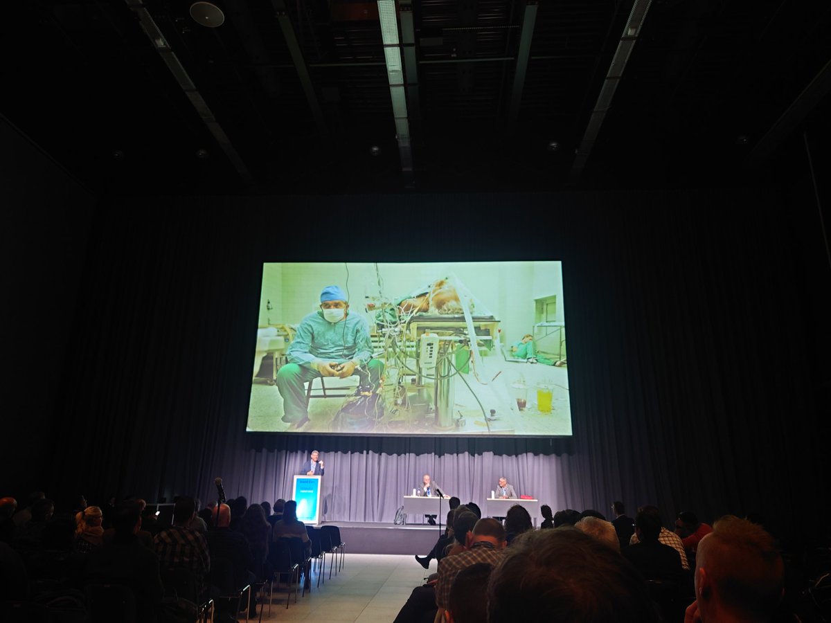 pushdose_pauli's tweet photo. #EUSEM2024 Day 1: 
Amazing talk about "Staying mentally sane in a f*cked up system", Pearls and pitfalls working in the ED(LAMAS and pain out of proportion) by @davidcarr333 and many more brilliant talks. More than hyped for the days coming 🤩 https://t.co/5bch4fScz5