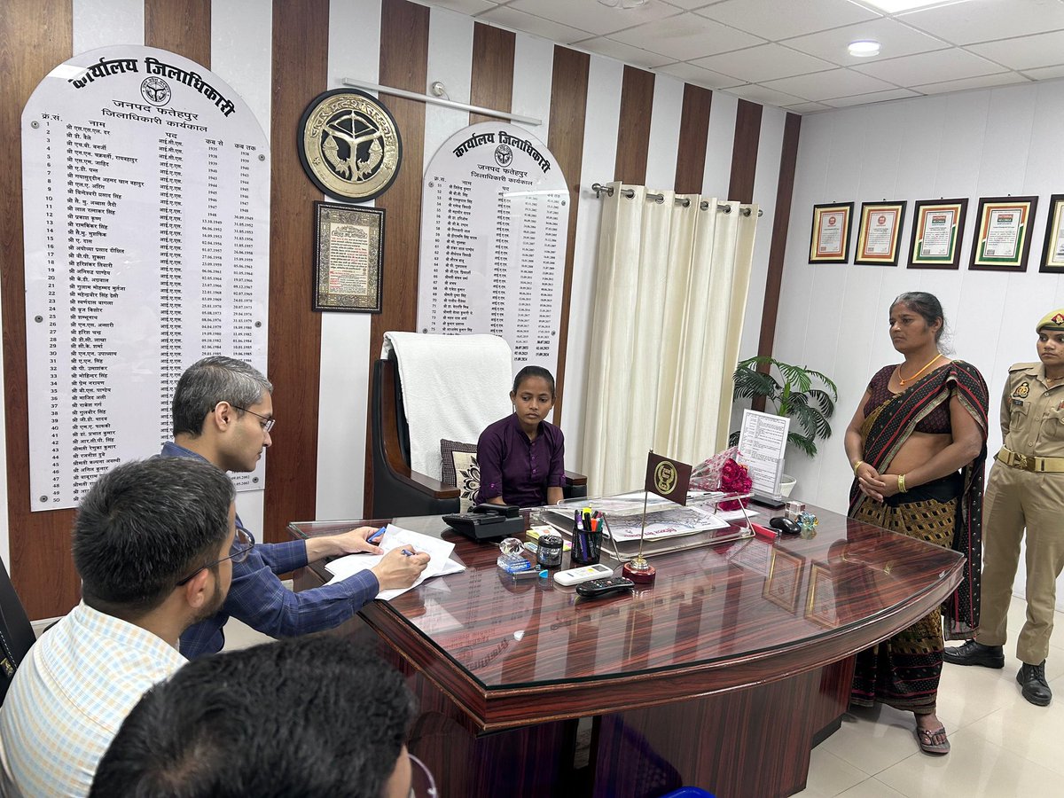 मिशन शक्ति 5.0 के तहत जनपद फतेहपुर की मेधावी बालिका सुश्री आंक्षा विश्वकर्मा को एक दिन की सांकेतिक जिलाधिकारी बनाया गया। बालिका आंक्षा ने जनता दर्शन में शिकायतों का संबंधित अधिकारियों को निर्देशित करते हुए निष्तारण कराया <a href="/UPMahilaKalyan/">UP Mahila Kalyan</a> #MissionShakti5