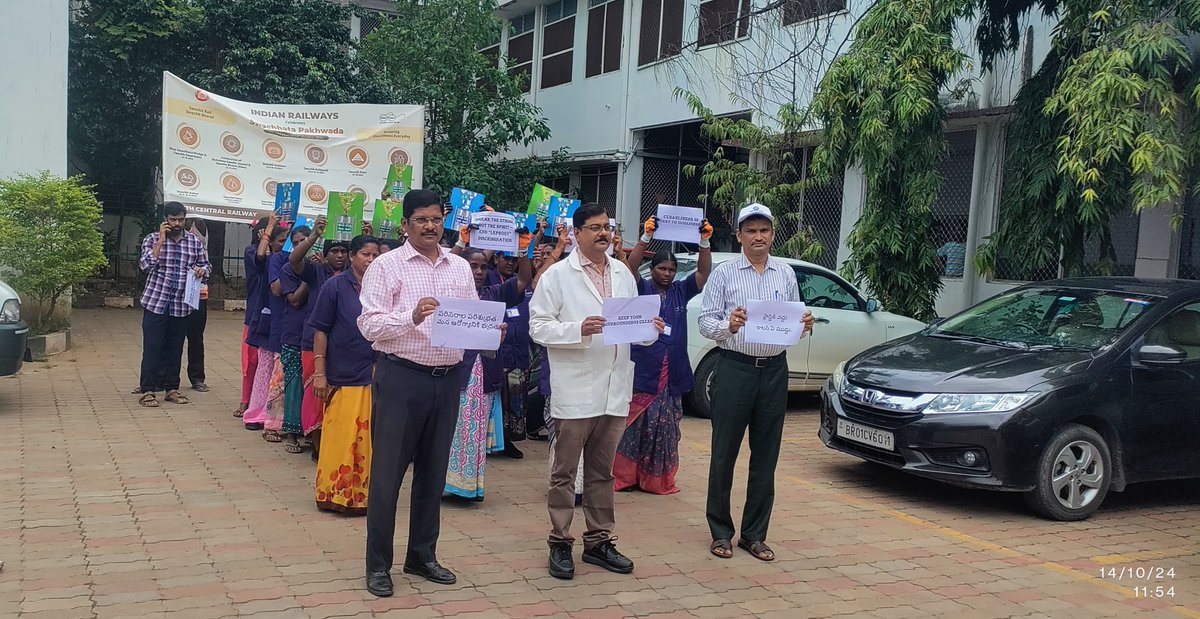 drmvijayawada's tweet photo. Say No to Plastic! 🚯

Let’s discourage single-use plastic and work towards a cleaner, greener environment. 🌿 

📍Rally at #Vijayawada

#SwachhBharat 
#SwachhRailSwachhBharat 
#SwachhataPakhwada2024 
#SpecialCampaign4 
#IRSpecialCampaign4 
#BZASP24

@swachhbharat
@scrailwayindia https://t.co/BRhJSgGZSf