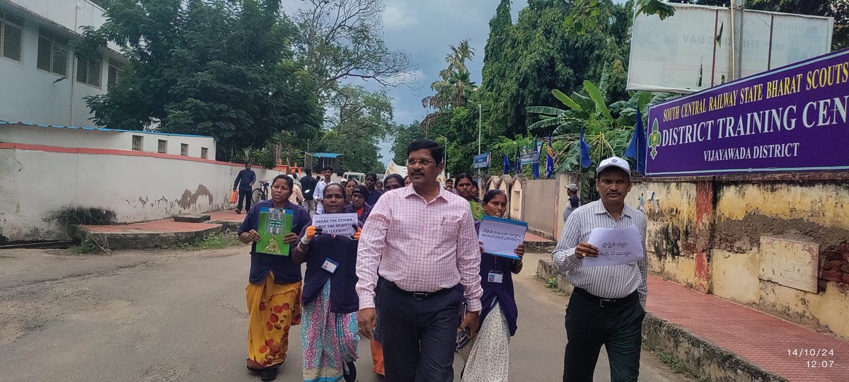 drmvijayawada's tweet photo. Say No to Plastic! 🚯

Let’s discourage single-use plastic and work towards a cleaner, greener environment. 🌿 

📍Rally at #Vijayawada

#SwachhBharat 
#SwachhRailSwachhBharat 
#SwachhataPakhwada2024 
#SpecialCampaign4 
#IRSpecialCampaign4 
#BZASP24

@swachhbharat
@scrailwayindia https://t.co/BRhJSgGZSf