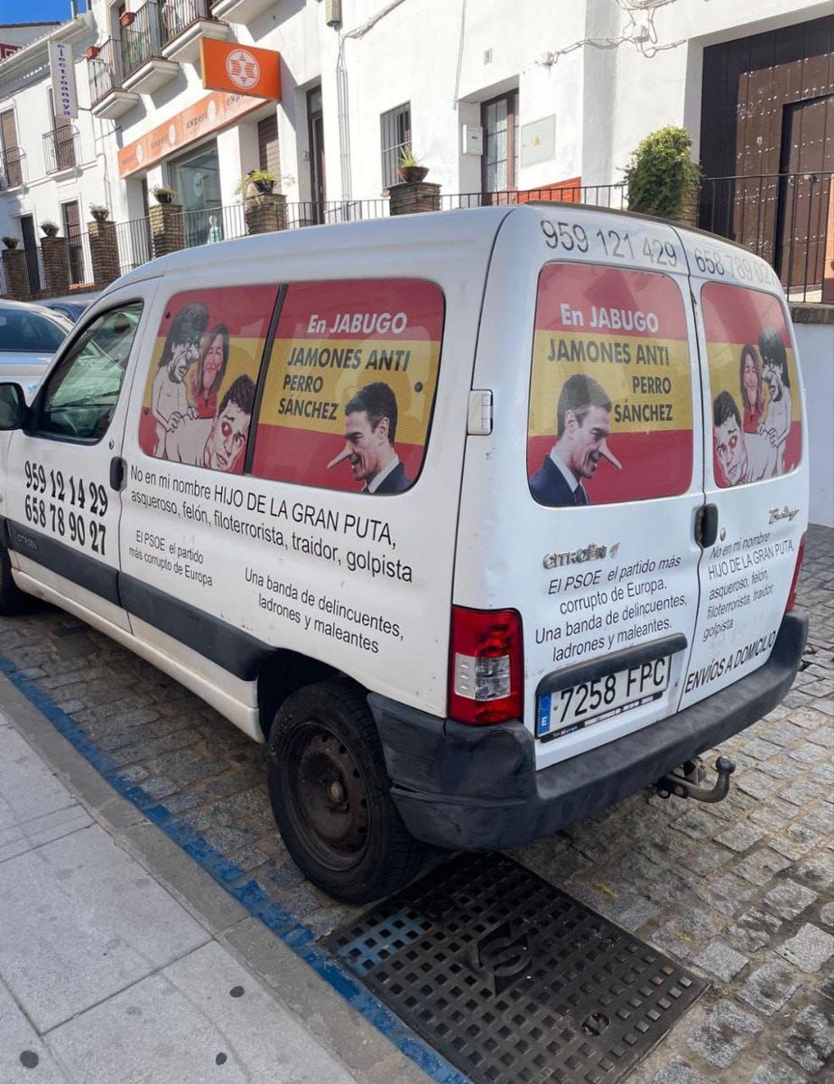 PerdigueroASP's tweet photo. Maaaaaadre como estará el personal para  pintar la furgo así... https://t.co/lSAcVQcI15