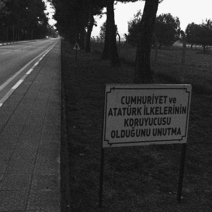 "Cumhuriyet ve Atatürk İlkelerinin koruyucusu olduğunu unutma!"