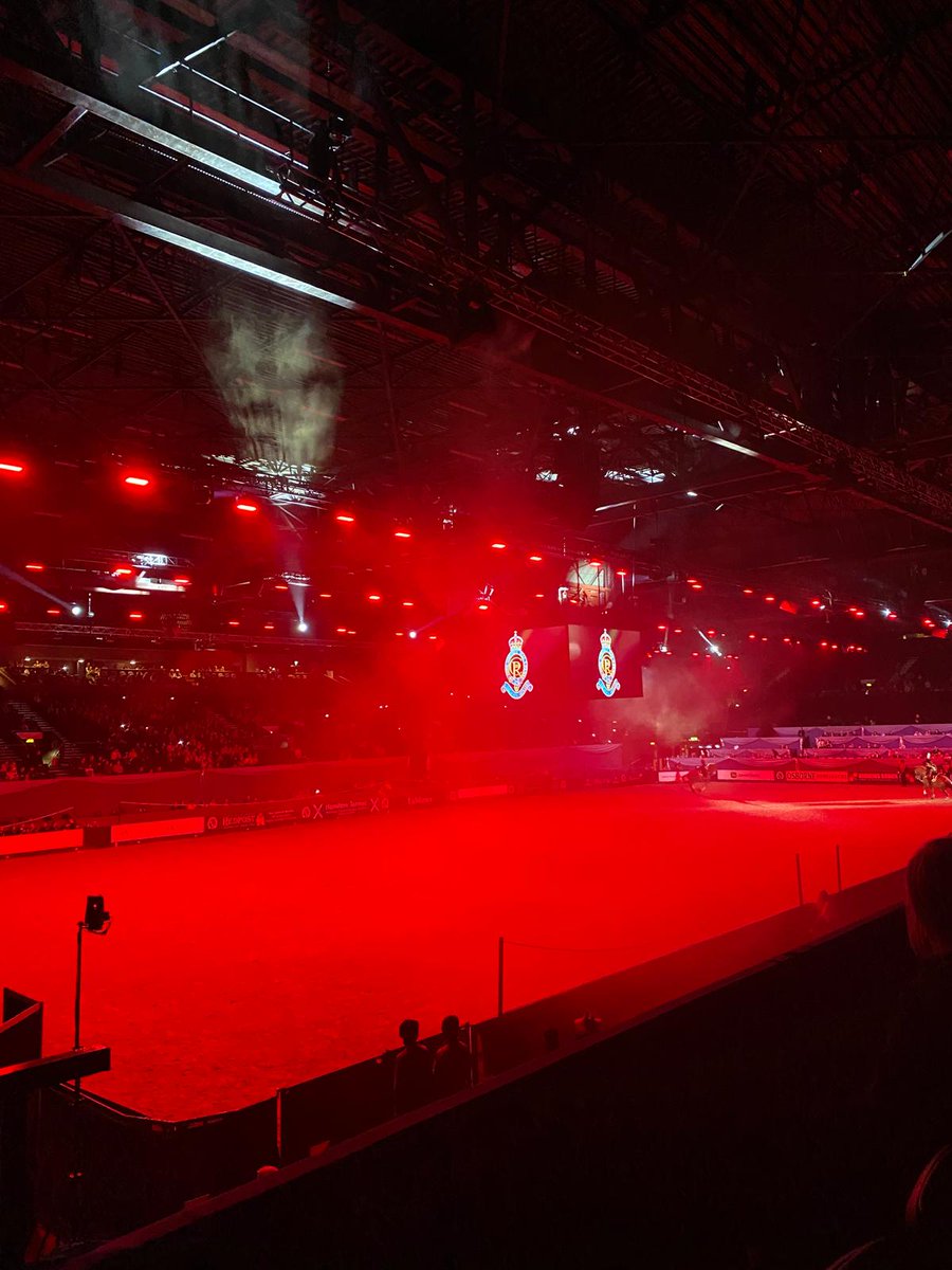 ClassicalTwins's tweet image. Thank you to @JarloLondon for the dresses of dreams, you guys are the best 💜