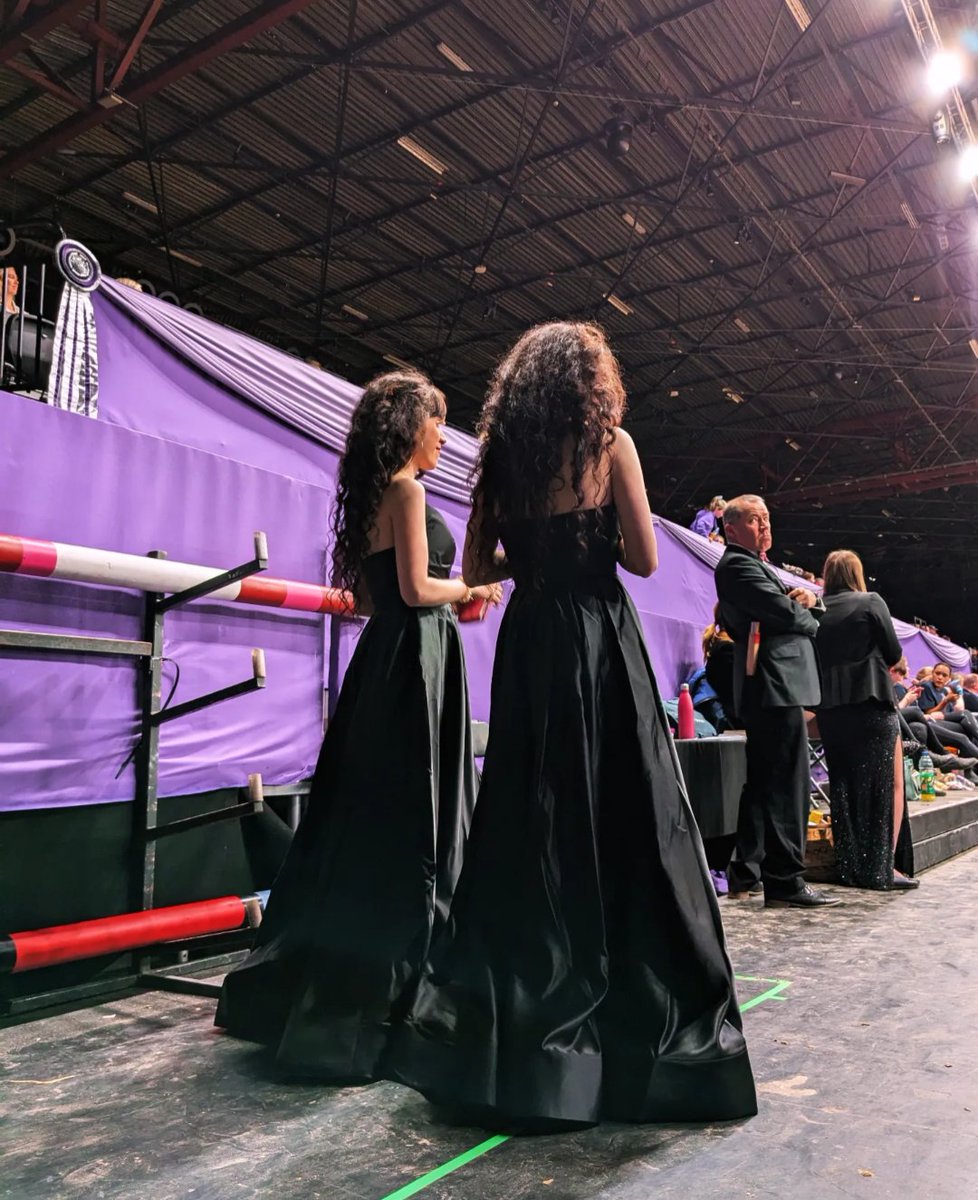 ClassicalTwins's tweet image. Thank you to @JarloLondon for the dresses of dreams, you guys are the best 💜