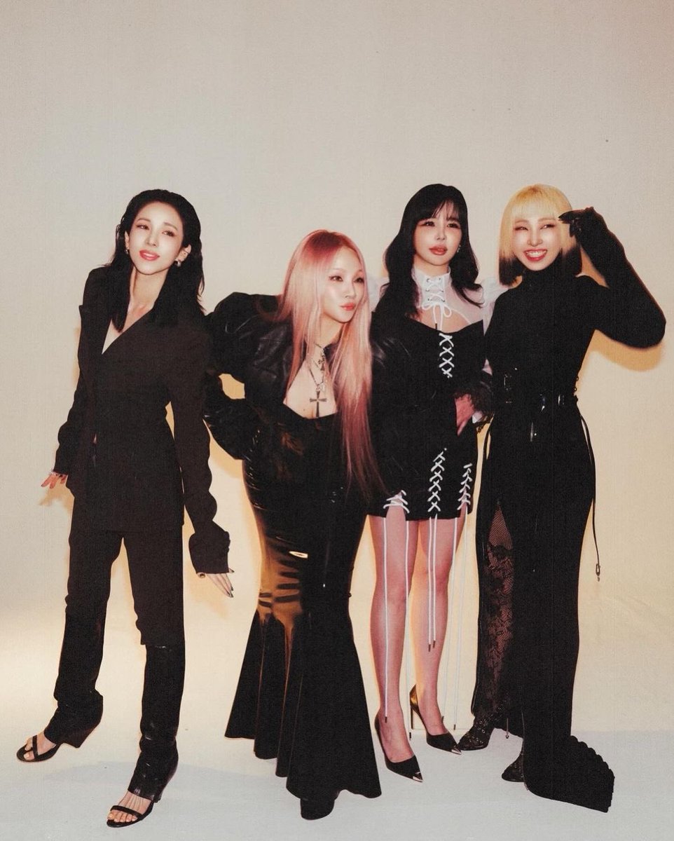chaerh0lic's tweet photo. BLACKJACKS, this is not about #2NE1 let's support #RIIZE's fandom BRIIZE, who are going through this difficult time right now. Regardless of the reason for removing a member, let's show solidarity

BRING BACK SEUNGHAN 
JUSTICE FOR SEUNGHAN 
#SMSupportsBullying
#FVCKYOUSM https://t.co/02KaAlyMgk