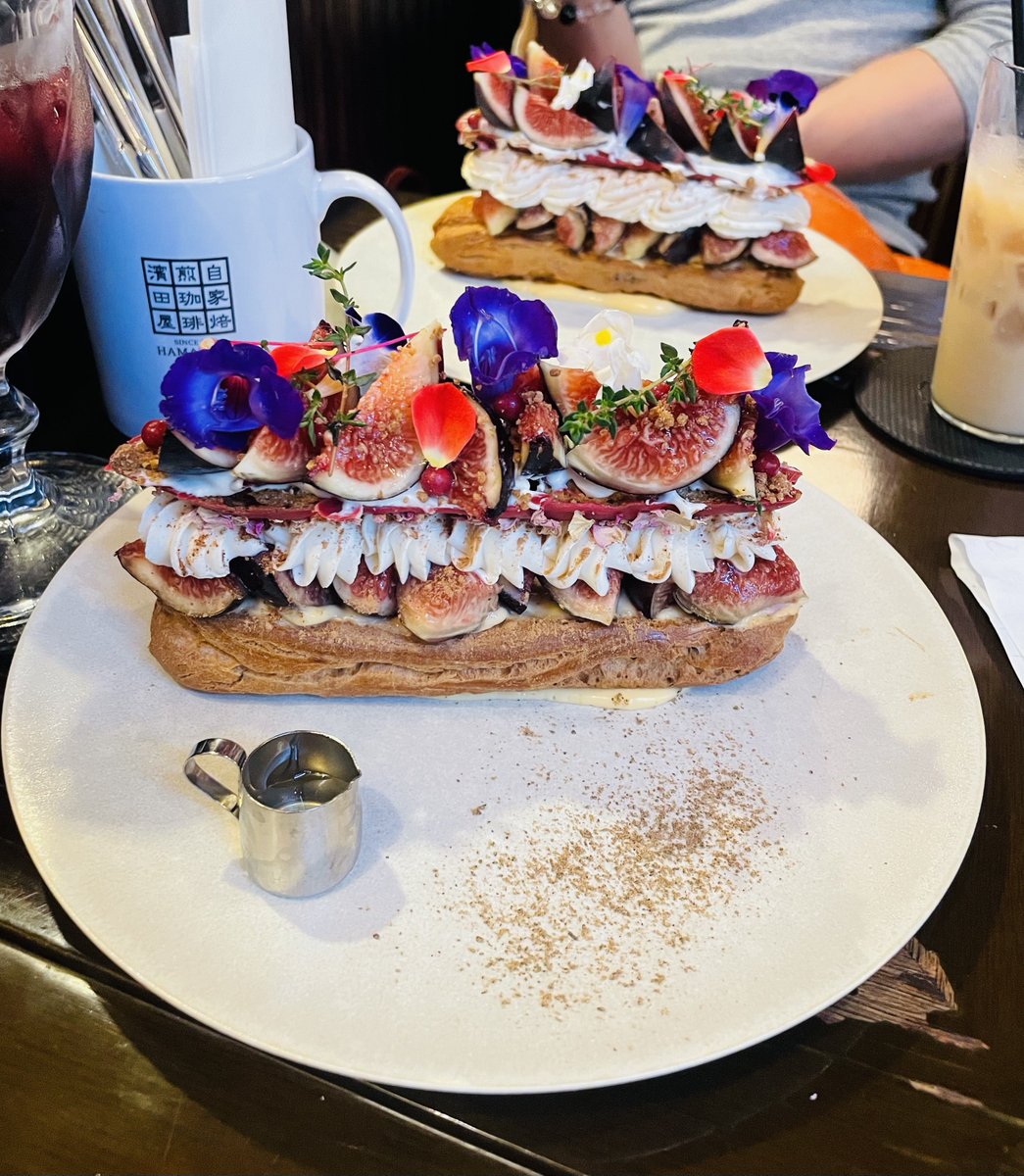 エクレ—ル無花果kuroをいただきにきた✨
無花果満載で美味しいのも勿論のこと、美しい🥰
季節限定なので、いつでもあるわけではないのがちょっと残念なほど……！