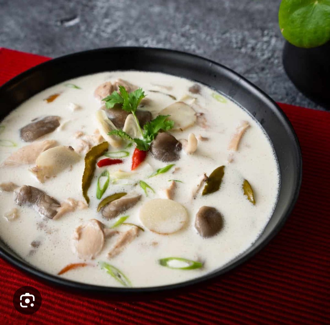 foldpaper's tweet photo. @jasminericegirl Tom Kha Gai, think Thai tom yum but even more savoury from the coconut milk https://t.co/2hZiErbexp