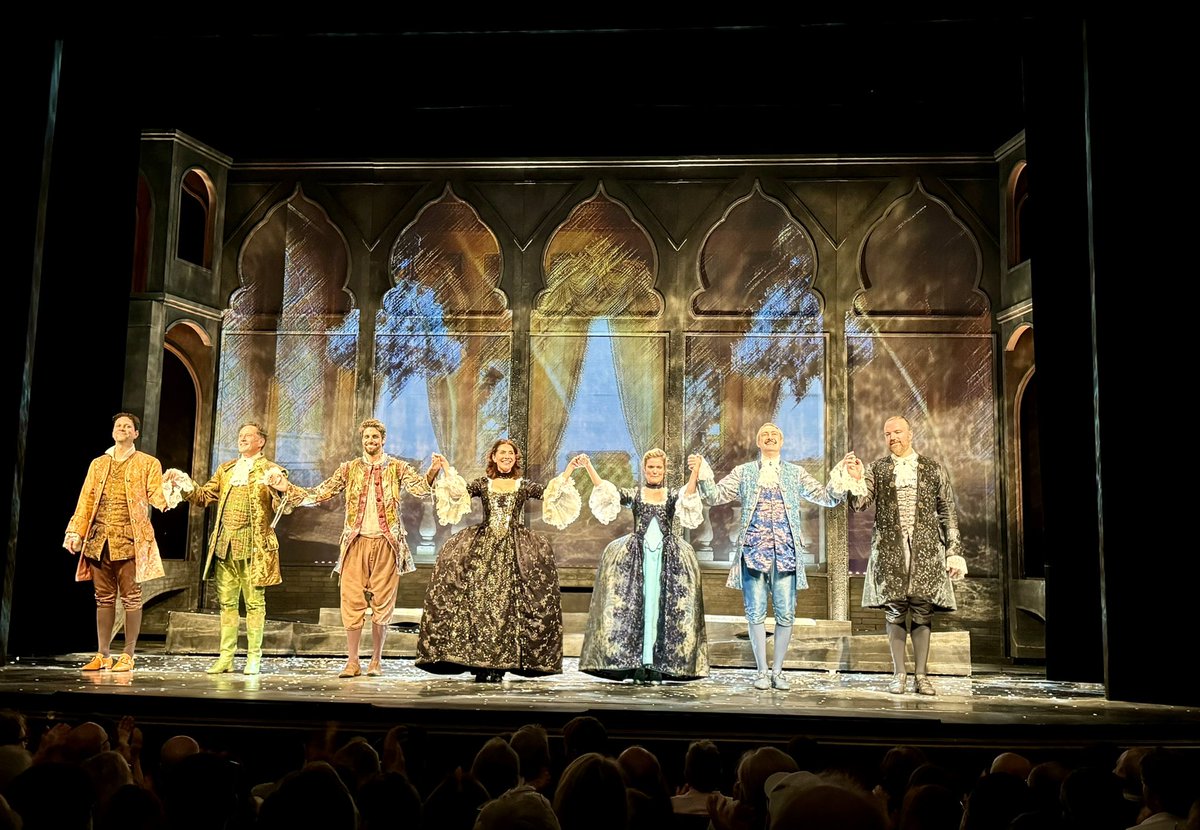 “La Veuve rusée” de Goldoni au Théâtre des Bouffes Parisiens… Une comédie captivante, pleine d’astuce et d’élégance, mettant en scène des acteurs talentueux 👏