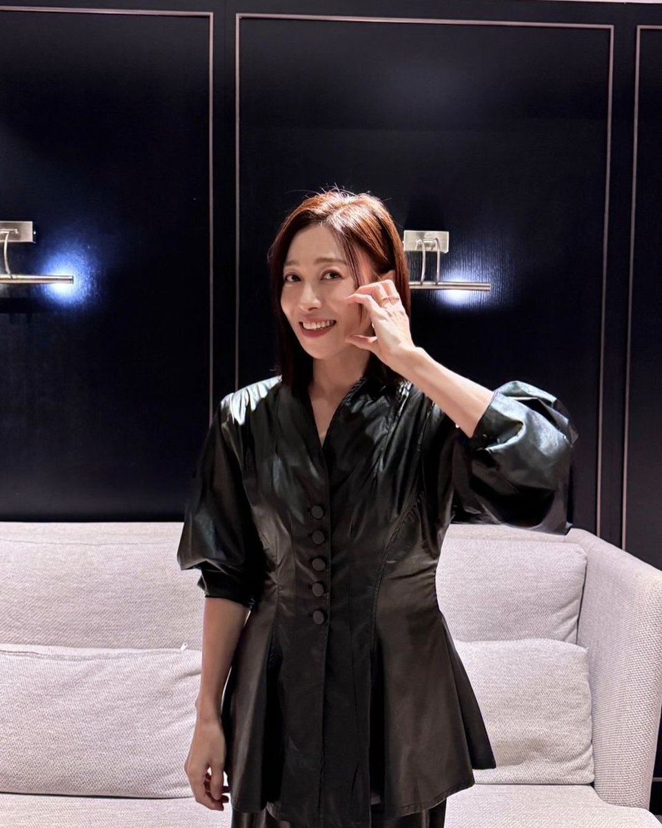 [jament ig update] jang young nam's look for #4PM press conference today! 😍🩶

instagram.com/p/DBGNNfmJJJ5/…
#장영남 #오후네시