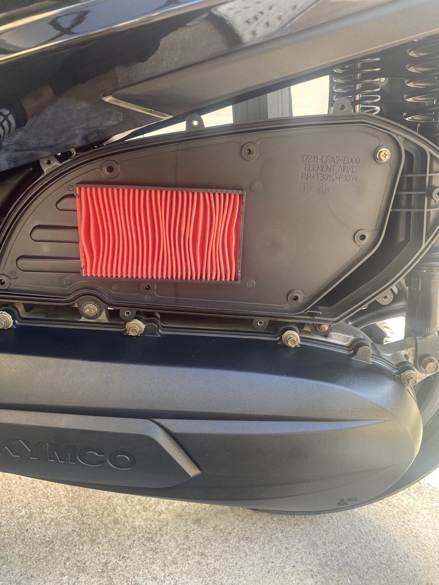 ベルト、ウエイトローラー、オイル、エレメント、エアーフィルター交換　自己満足
なかなか体感変化はないですね🛵