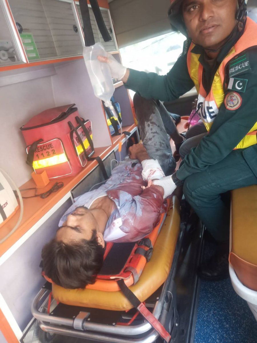 پنجاب کالج کی طالبہ سے زیادتی پر انصاف مانگنے والے طلباء پر پولیس کا لاٹھی چارج ، اب تک 13  طلباء کے زخمی ہوے ہیں۔

ان سٹوڈنٹس کی آواز بنے کیونکہ میڈیا پر بھی اس خبر کو چھپایا جا رہا ہے