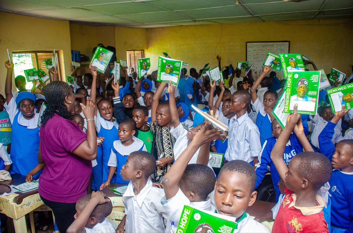 moremiojudu's tweet photo. We brought our #BATSTEM initiative to the bright young minds at Moremi High School, Ile-Ife, Osun State!
Indeed, it was a heartwarming day as we connected with the students.
#communityfirst
#educationmatters
#communityengagement https://t.co/d161jXJvph