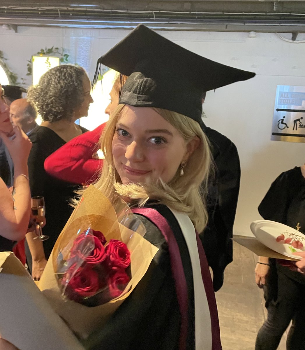 DaisyHarg02's tweet image. I graduated with a Distinction in my Masters of Professional Acting from #LAMDA yesterday - a lovely day of celebration at the @LyricHammer with of my amazing cohort, teachers and fancy alumni ! Thank you thank you - now the real adventure begins 🎓💜