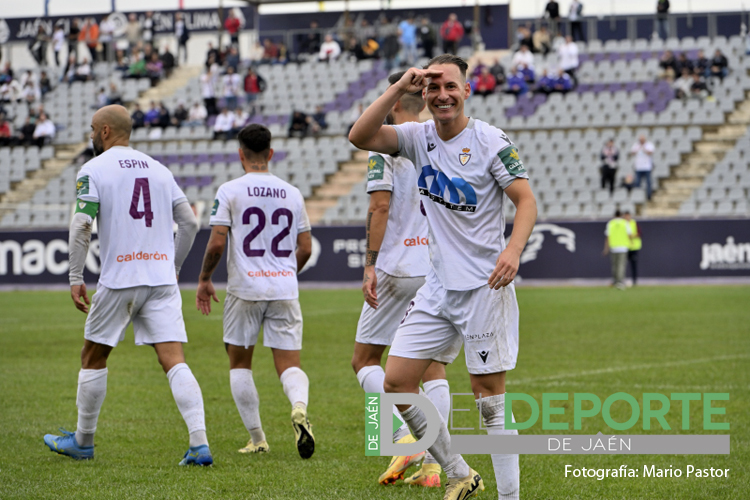 eldeportedejaen's tweet photo. ⚽️ El resumen fotográfico de la victoria del @RealJaenCF ante el @CD_HuetorVega 

📸 Imágenes de @JuandeOrBea 

Galería completa aquí👇🏻
https://t.co/fZZg5ZSbn6 https://t.co/Z9M4EFH8z6