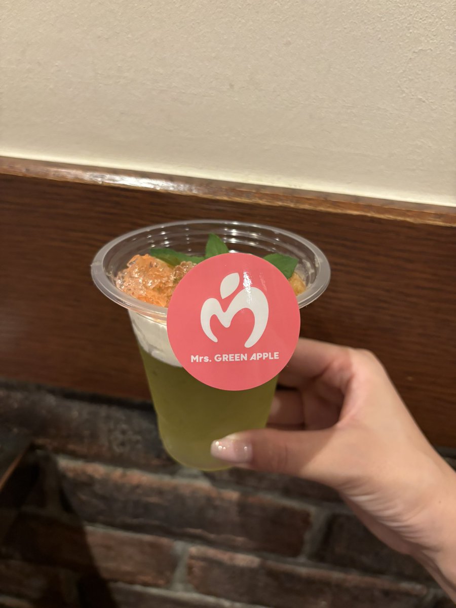 mgrschan_'s tweet photo. MGAゼリー、MGAまん
MGAカクテル風ドリンク💚
ご厚意で、カップの淵に貼り付けてくださった🤣✨優しさ🥹✨
#横浜マルイ #天山 #SOiSPACE  #CafeBarMarceau https://t.co/q9yPpaVYBT