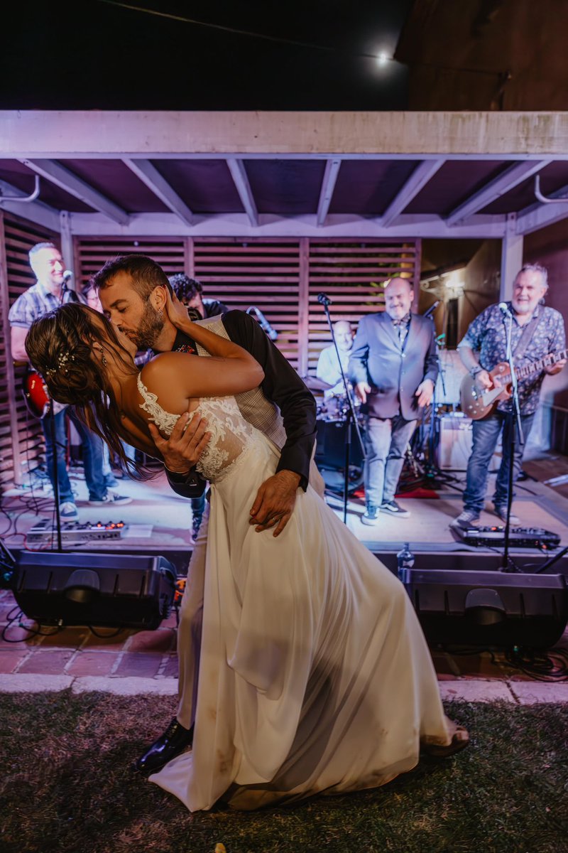 Rafa R (@rafa_rubiales) on Twitter photo Pues nos hemos casado, oye!
Menudo espectáculo de mujer que tengo! Qué preciosa, qué increíble que es <a href="/andrea__silvan/">Andrea Silván</a> ♥️
📷 @ClarorPhoto Pues nos hemos casado, oye!
Menudo espectáculo de mujer que tengo! Qué preciosa, qué increíble que es <a href="/andrea__silvan/">Andrea Silván</a> ♥️
📷 @ClarorPhoto