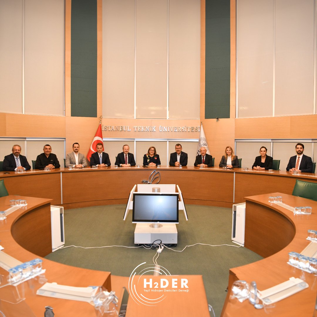 1⃣ Gaziantep Büyükşehir Belediyesi, kamu taşımacılığında yeşil hidrojenli otobüslerin kullanımı projesini somut adımlarla geliştiriyor. İstanbul’da yapılan imza töreni ile İstanbul Teknik Üniversitesi (İTÜ) ve Yeşil Hidrojen Üreticileri Derneği, projenin resmi paydaşları oldu.