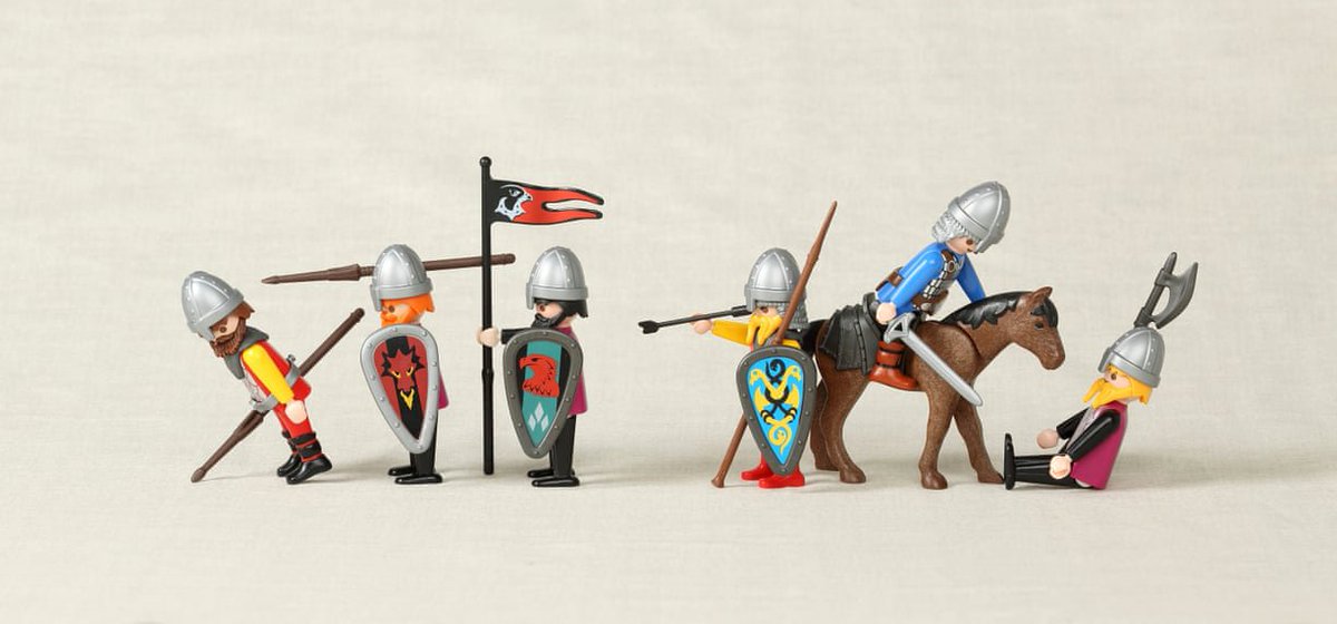 Today's the 958th anniversary of the Battle of Hastings, so obviously I'm reposting the scenes from the Bayeux Tapestry I made with Playmobil.