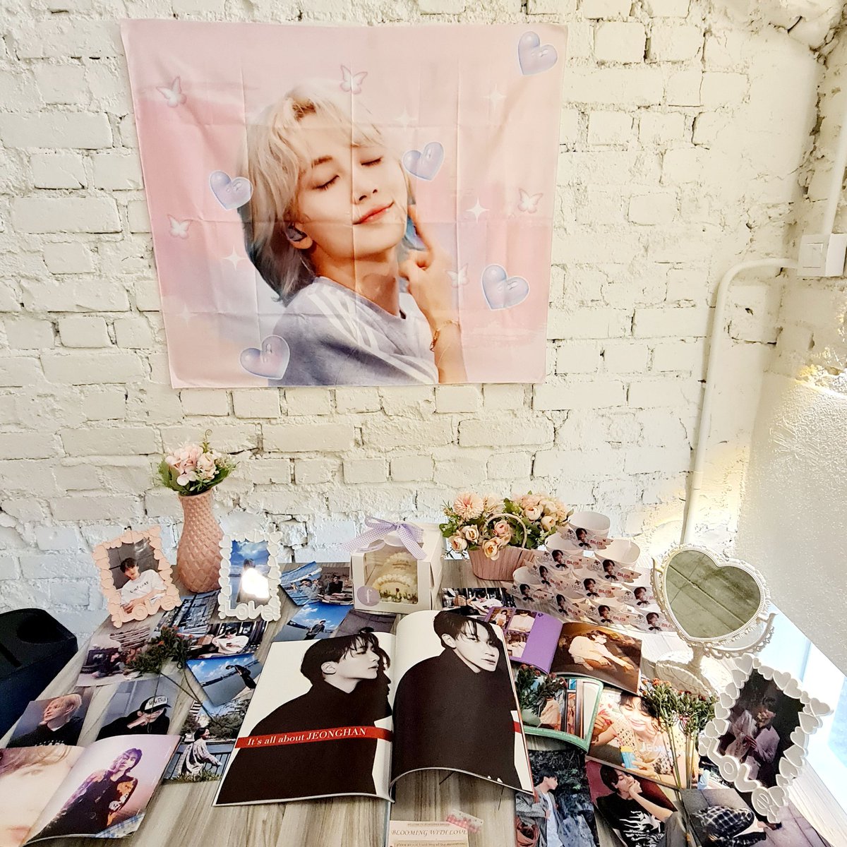 shuanity's tweet image. Thank you so much @for951004 for organizing Jeonghan cupsleeve event last week and gave me chances to be one of the vendor! 🥹🫶🏻🩷🩵 (the cup sleeve is soooo pretty, they have wings! 🪽) #YJH_BLOOMINGWITHLOVE